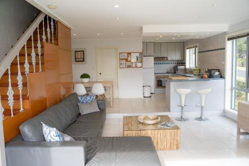 Η κουζίνα ή μικρή κουζίνα στο Bayfront Escape on Walpole