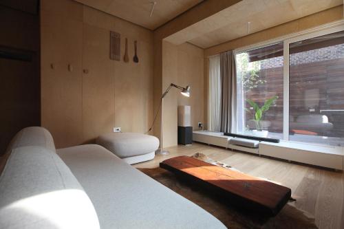 Postel nebo postele na pokoji v ubytování Entire apartment or single rooms in Homegarden Park near Camp Humprehys