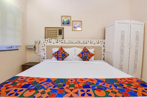 Postel nebo postele na pokoji v ubytování FabHotel Prime Tanjo Highland With Pool, Candolim Beach - 700M From Candolim Beach