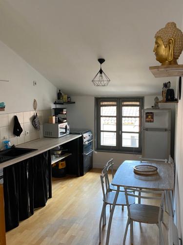 Кухня или мини-кухня в Duplex ZEN Intra-Muros
