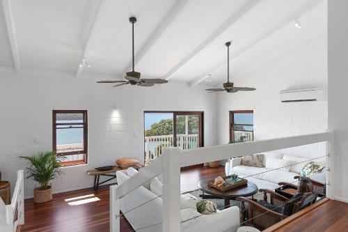 Χώρος καθιστικού στο The Tropical House Whitsundays