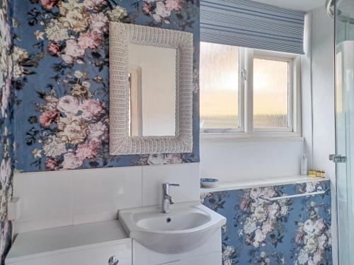 a bathroom with a sink and a mirror at Ellinor House in Cleobury Mortimer