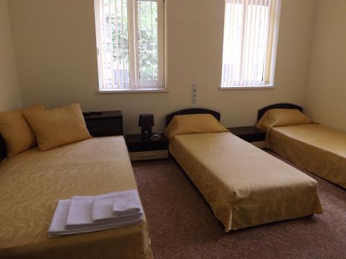 Ένα ή περισσότερα κρεβάτια σε δωμάτιο στο Hostel Rayska Yabalka