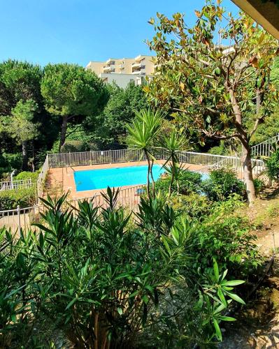 Exceptionnel studio Nice proche mer avec piscine, parking et terrasse