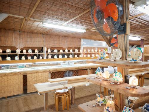 a room with wooden tables and vases on display at Hotel Murasakimura in Yomitan