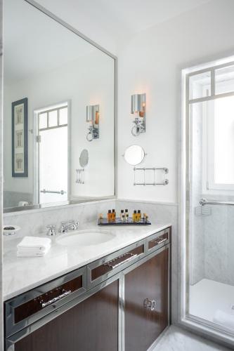a bathroom with a large mirror and a sink at Casa Violante Luxury Apartment in Rome