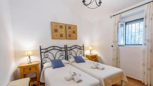 Ένα ή περισσότερα κρεβάτια σε δωμάτιο στο Casa Francisca Antequera - La Higuera by Ruralidays