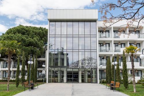 iHotel Sunny Beach — Property building