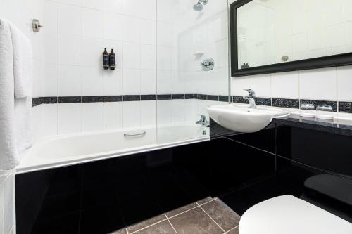 Un baño de Mercure Ayr Hotel