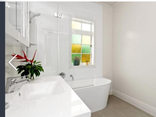 Bilik mandi di Northern Holiday Cottage