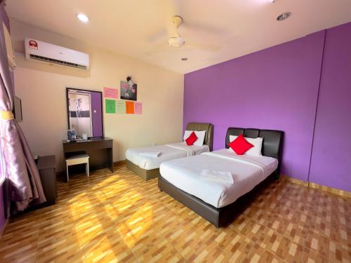 Katil atau katil-katil dalam bilik di Borneo Inn