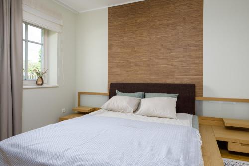 Voodi või voodid majutusasutuse Aisa kodu toas