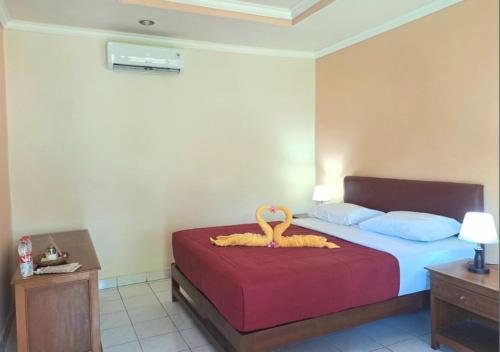 Ένα ή περισσότερα κρεβάτια σε δωμάτιο στο Lovina Beach Hotel