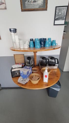 a shelf with cups and other items on it at Sveriges minsta Hotell! Hôtel Gruyère in Landskrona