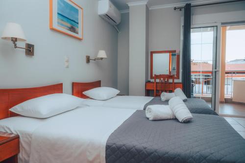 Postel nebo postele na pokoji v ubytování Dionysos Rooms