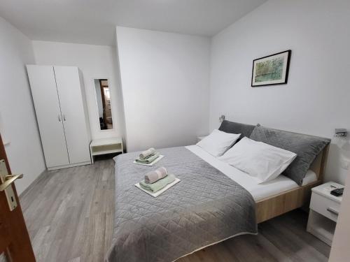 a bedroom with a bed with two towels on it at E&A in Baška Voda