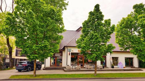 a building with a car parked in front of it at Draugų namai in Druskininkai