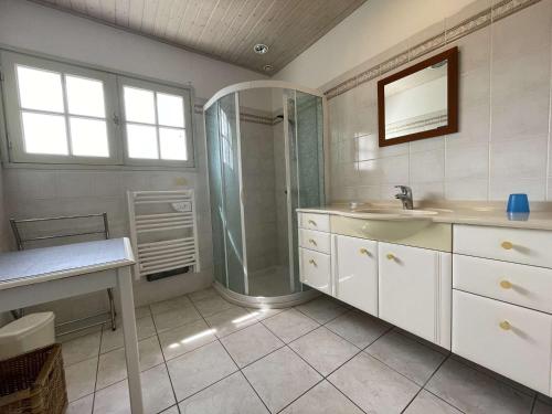 a bathroom with a shower and a sink and a mirror at Maison Noirmoutier-en-l'Île, 5 pièces, 8 personnes - FR-1-224B-477 in Noirmoutier-en-l'lle