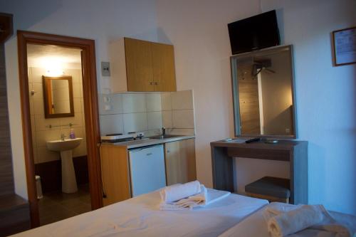 A bed or beds in a room at Studios Vaso