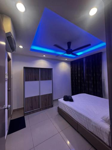 a bedroom with a bed with a blue ceiling at Cozy Homestay Cyber City 3BR Near KKIA 10 minutes KK Centre wifi 30mps astro channel in Kapayan