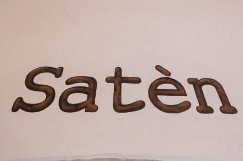 a sign with the word eat written in chocolate at SMART San Martino in Paratico