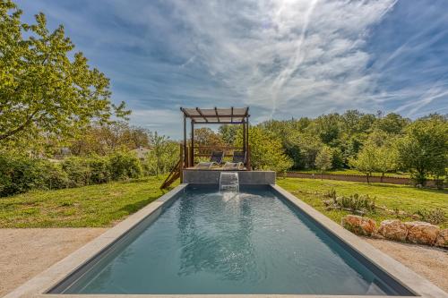 Πισίνα στο ή κοντά στο Rustic Home Izabel - Happy Rentals