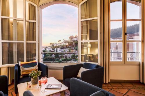 a room with a table and chairs and a window at Le Fregate Provence in Bandol