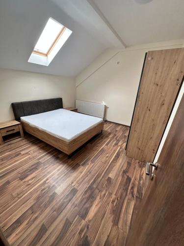 Katil atau katil-katil dalam bilik di Five Apartments Boska Buhe