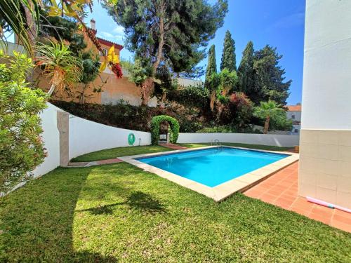 Bazén v ubytovaní Casa Ana Nerja alebo v jeho blízkosti