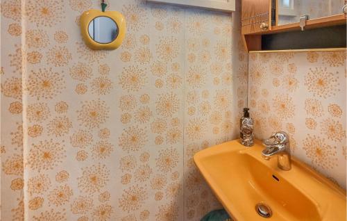 Koupelna v ubytování Amazing Home In Bergastrand With Kitchen