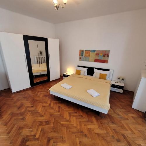Anastasia Apt 24 A