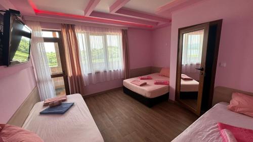a small room with two beds and a mirror at ВАЛ -МАЦА-7- яз Жребчево in Tvŭrditsa