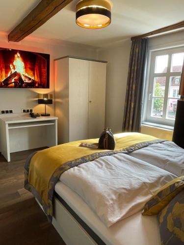 a bedroom with a large bed and a desk at Hotel Alte Posthalterei in Creuzburg