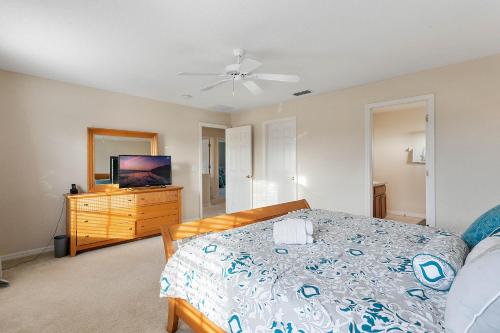 a bedroom with a bed and a tv on a dresser at Paradise Resort Styles 4 BEDROOMS with 3 baths Pool and SPA in Orlando