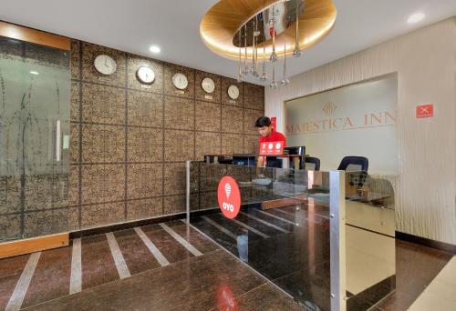 Fotografie z fotogalerie ubytování Capital O Rudra Grand Near Kondapur x Road v destinaci Hajdarábád