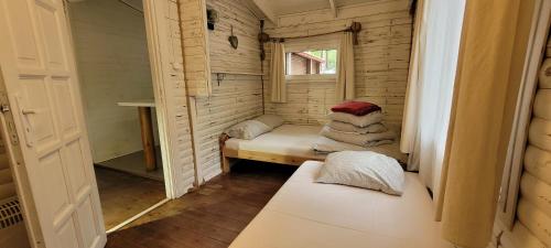 a small room with a bed and a window at Letnisko BAJKA in Iława