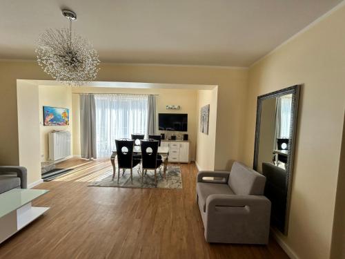 TV a/nebo společenská místnost v ubytování Lazur Apartamenty