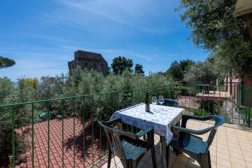 Балкон или терраса в Marina del Cantone Chalet