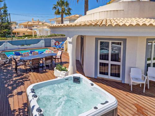 Villa Crispa - Free Hot Jacuzzi - By Bedzy