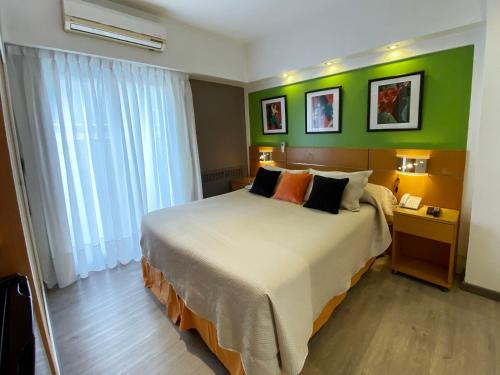 Ένα ή περισσότερα κρεβάτια σε δωμάτιο στο Sarmiento Palace Hotel