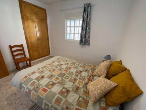 Posteľ alebo postele v izbe v ubytovaní Villa Manoli: 4 bedroom villa in Zahora, ideal for 2 families