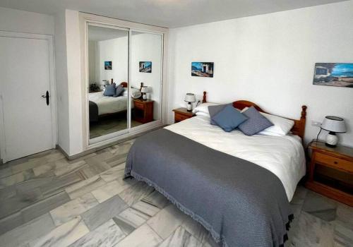 1 bed with mountain views