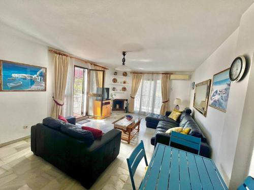 1 bed with mountain views
