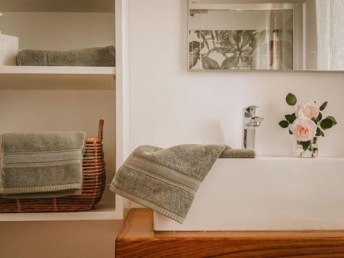 a bathroom with a towel dispenser and a basket of towels at Appartamento il Rosmarino in Portoferraio