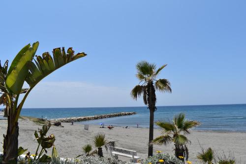 Zdjęcie z galerii obiektu Fantastic studio - beachfront w mieście Torrox
