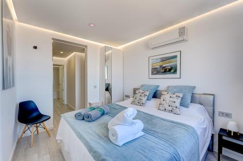 Blue Lagoon - Ocean View Penthouse with Sunset Terrace, Heated Pool, AC