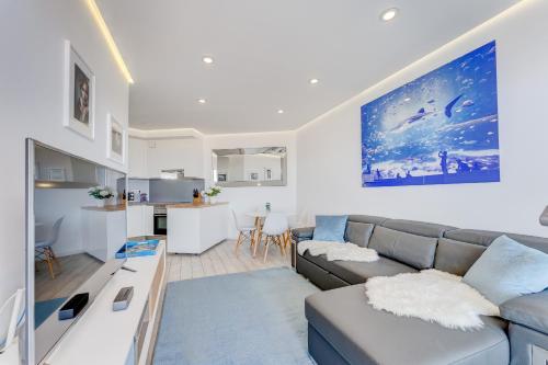 Blue Lagoon - Ocean View Penthouse with Sunset Terrace, Heated Pool, AC