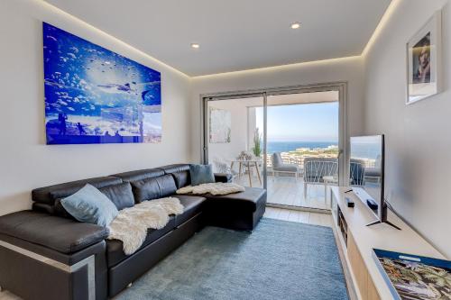 Blue Lagoon - Ocean View Penthouse with Sunset Terrace, Heated Pool, AC