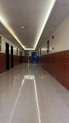 an empty hallway of a building with ailed floor at ريف الحسا للشقق الفندقيه in Al Hofuf