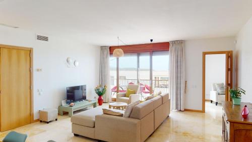 Lomas de los Monteros II - 3 Bed Apartment